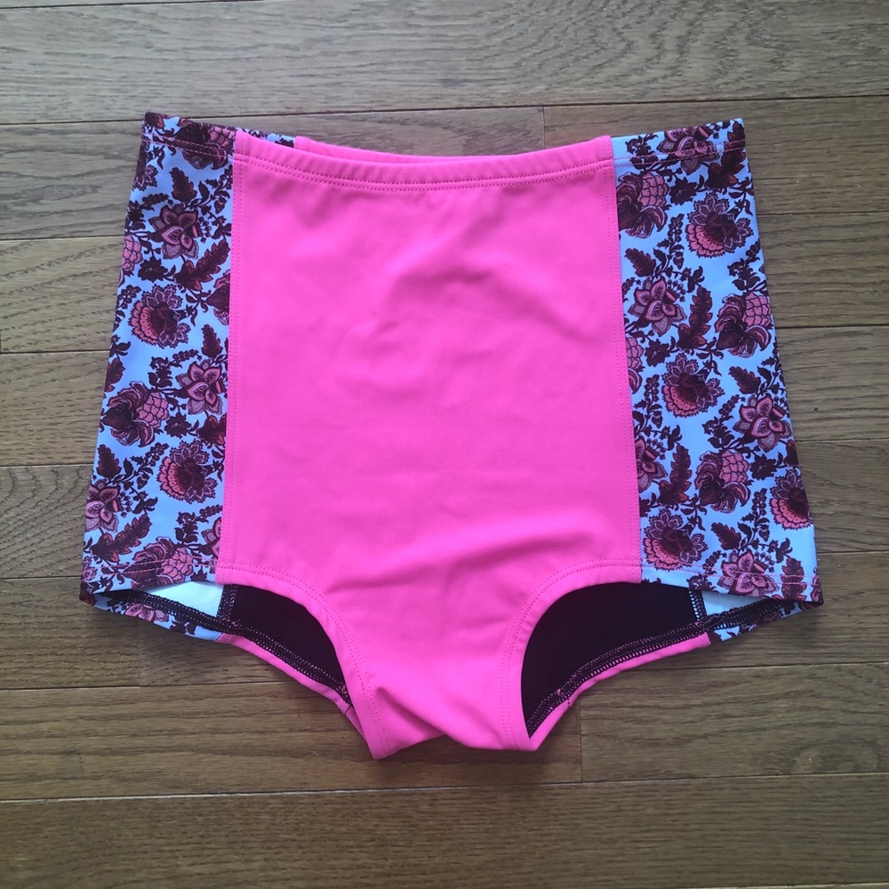 Onzie High Waisted Hot Yoga Shorts One Size